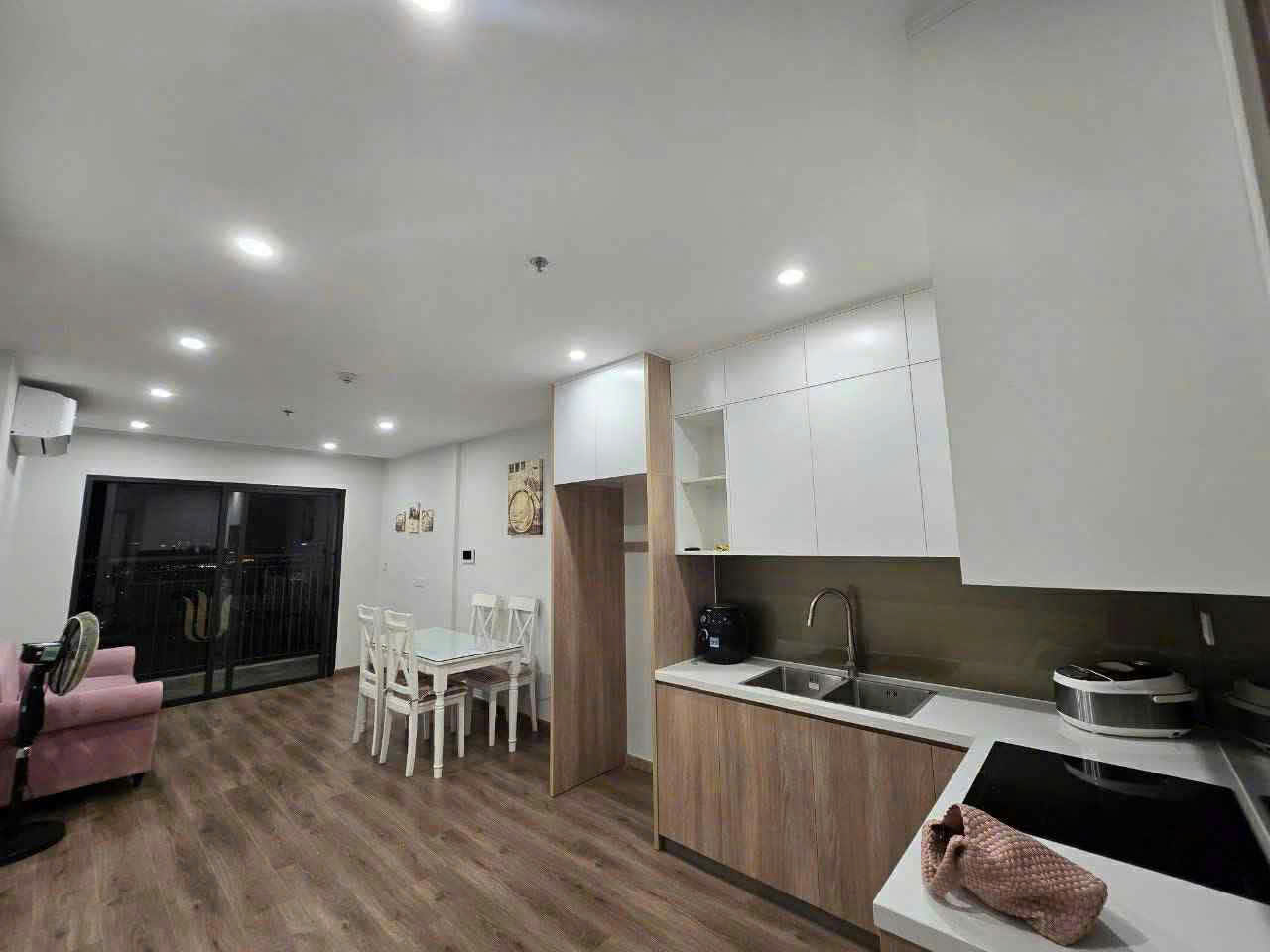 BÁN CĂN HỘ 2PN – TẦNG CAO TRÊN 30 – VIEW HỒ I2 SIÊU ĐẸP