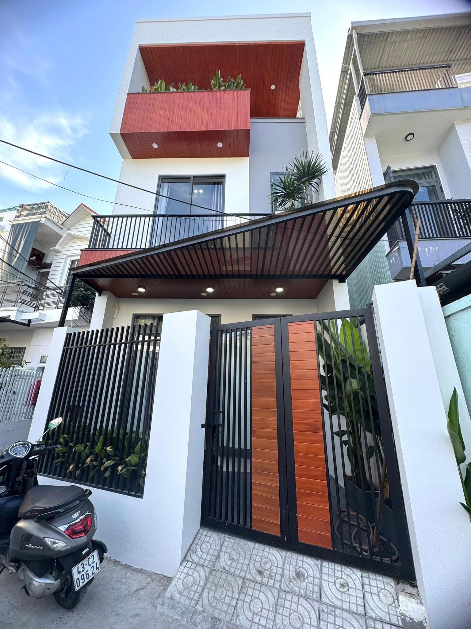 Bán nhanh nhà MT Hoàng Anh, gần Aeon TP Tân An, giá 2 tỷ 6, 68m2