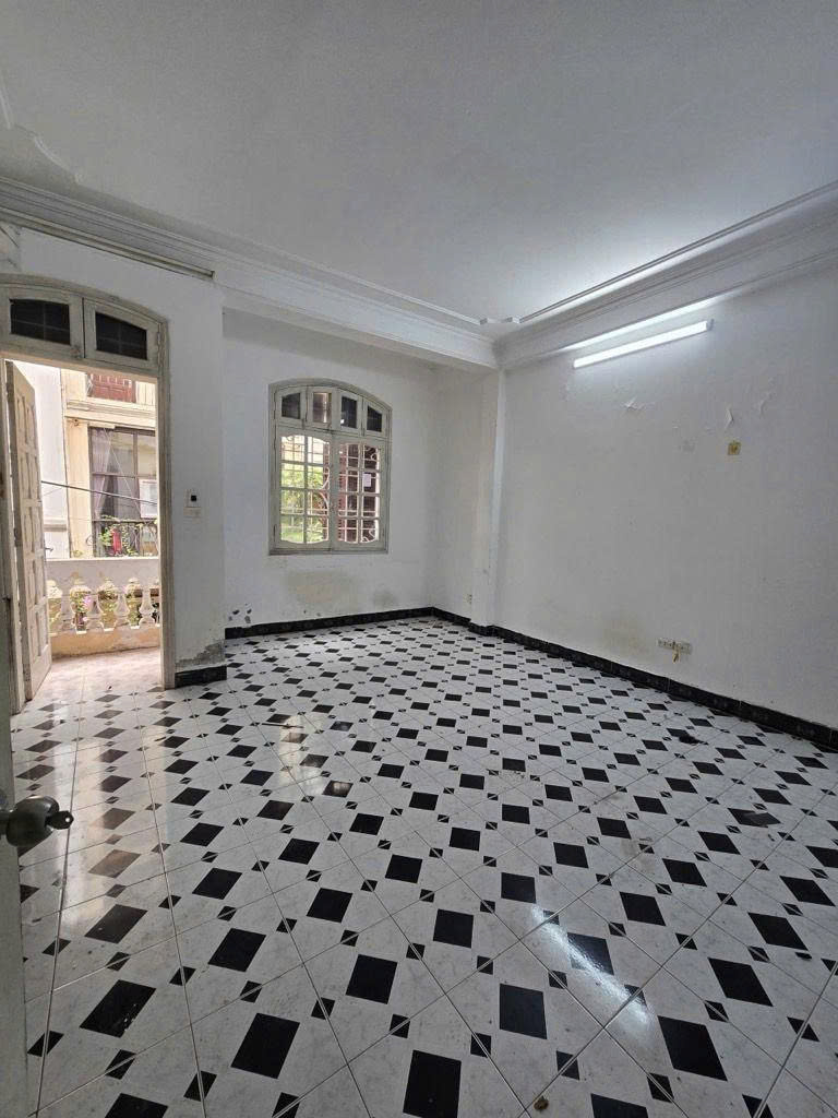 Bán nhà phân lô trương định siêu hiếm 4 tầng vỉa hè nhiều ôtô tránh hai bà trưng