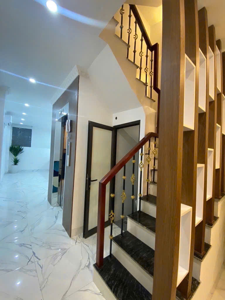 Siêu phẩm Hoàng Hoa Thám – Nhà 7 tầng thang máy – Chủ sốt giảm 300 triệu – Sổ sẵ