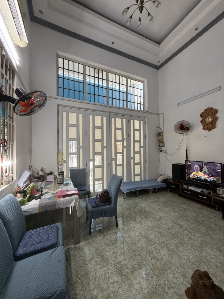 Bán nhà Trần Xuân Soạn (xe hơi gần cửa); 6x11m; 3PN, 2WC; sổ hồng; 5,95 tỷ