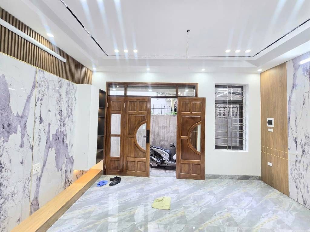 Bán nhà trần khát chân 5 tầng thang máy long lanh hai bà trưng