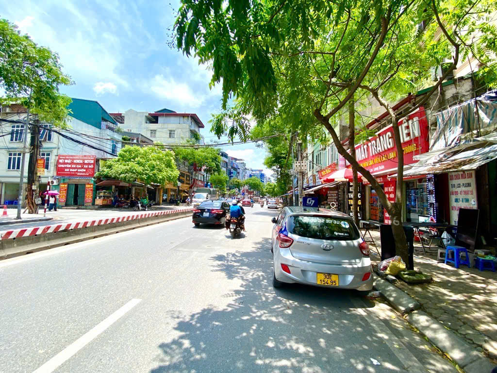 Lạc Long Quân – Nhà mặt phố, chính chủ - chỉ hơn 5 tỉ - Đầu tư là lời!