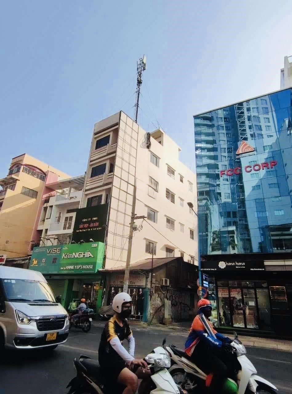 Bán nhà tại Phố Hai Bà Trưng, Quận 3. 4,2m x 17m, 5 tầng. 37,8 tỷ TL.