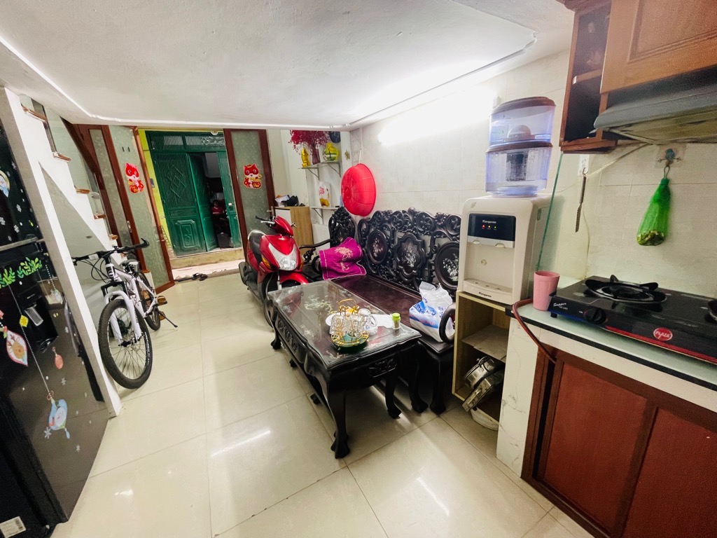 Bán nhà 4 tầng long lanh ở ngay ngõ 197 đường hoàng mai nhỉnh 3 tỷ