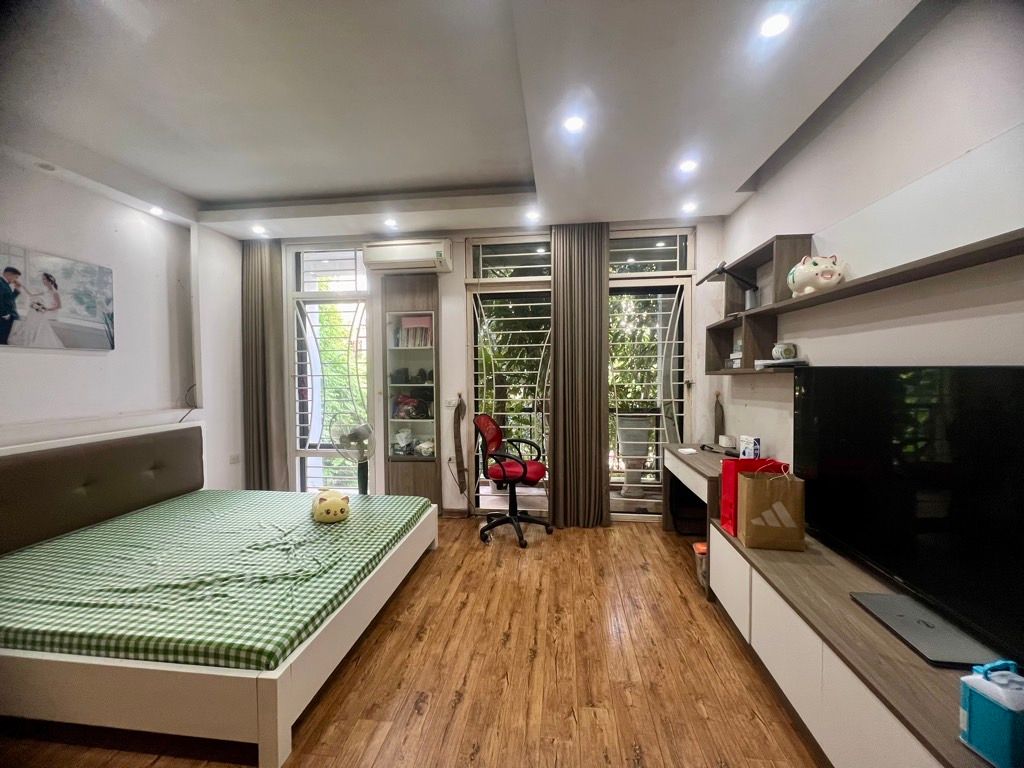 Bán nhà thịnh liệt mới 4 tầng long lanh 2 thoáng phân lô ao sào ô tô dừng đỗ HM