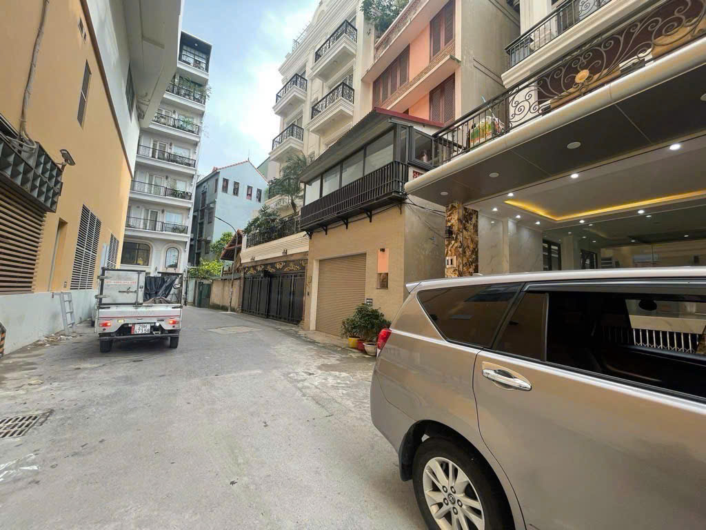 Căn nhà 130m² lô góc, 2 cửa, ô tô tránh trước nhà mà nhỉnh 50 tỉ! Hiếm khó tin!
