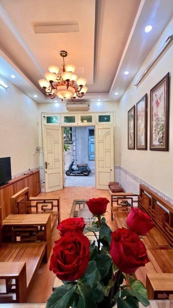 Bán nhà đường hoàng mai 4 tầng dân xây ô tô đỗ cửa lô góc