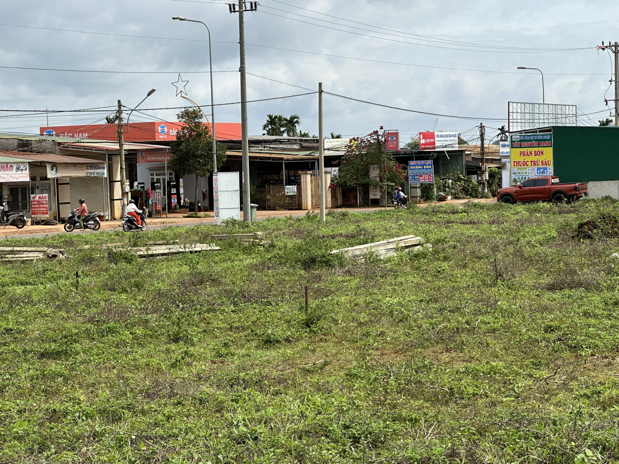 VỚI 1,3 TỶ SỞ HỮU LÔ ĐẤT MẶT TIỀN ĐỐI DIỆN CÂY XĂNG KDC PHÚ LỘC