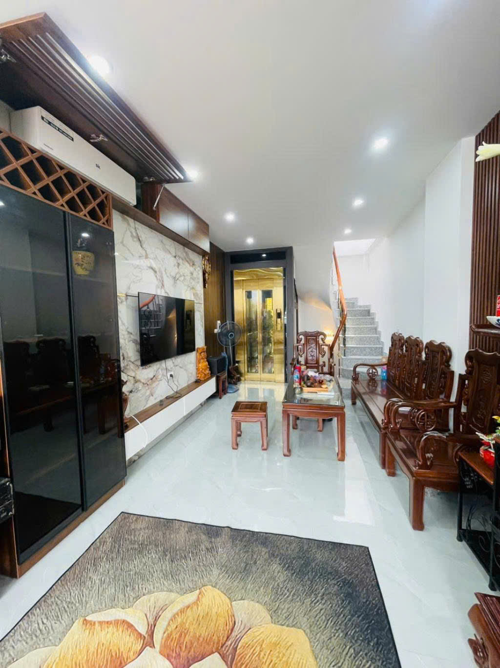 Bán nhà Lạc Long Quân – 7 tầng thang máy, oto đỗ cửa – Phân lô vip – Giá nhỉnh 1