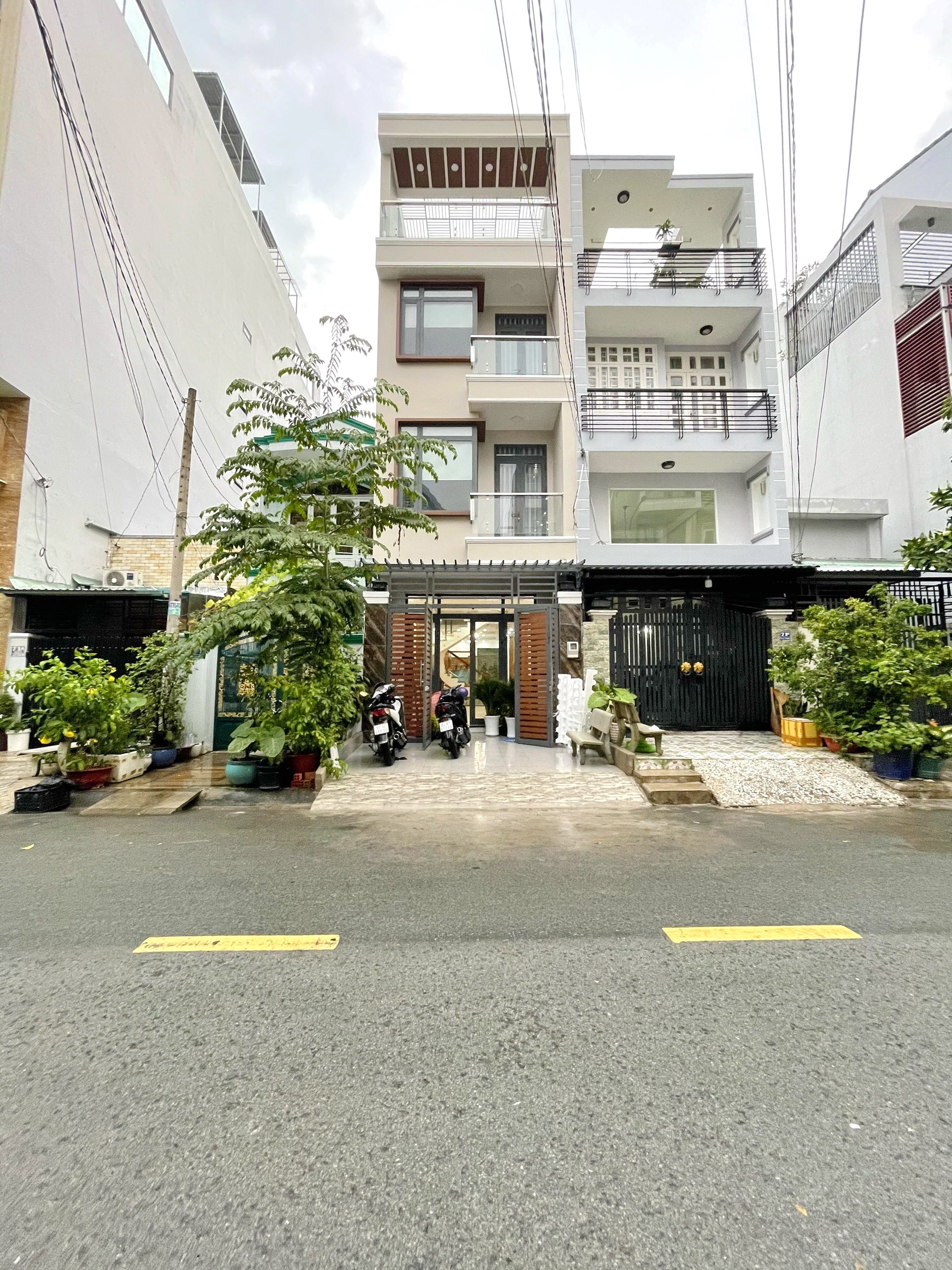 NHÀ ĐẸP 3 LẦU MẶT TIỀN ĐƯỜNG SỐ, P. TÂN QUY, Q7