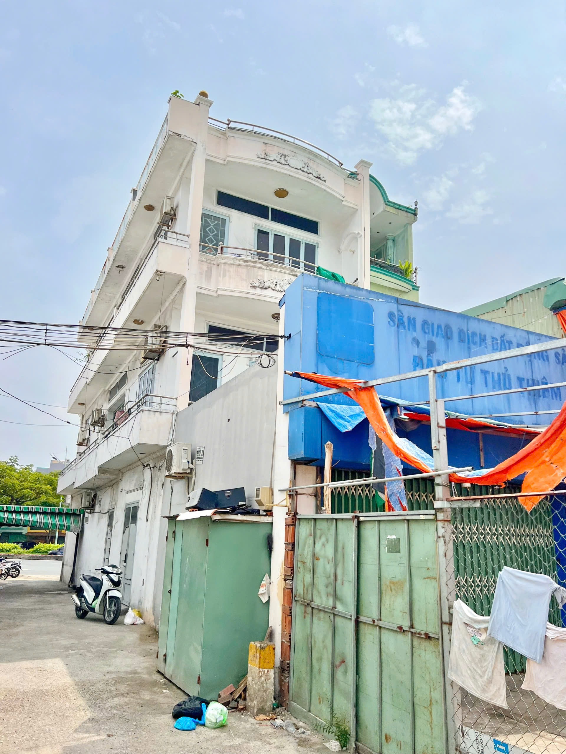 BÁN NHÀ 3 TẦNG MT KDBB NGUYỄN THỊ XÍU - 13 TỶ