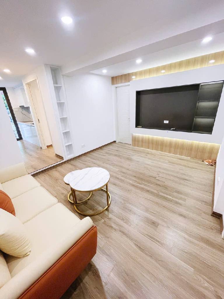 Bán nhà tập thể tầng 2 mặt phố nguyễn hiền bách khoa 65M, 2PN long lanh hai bà t