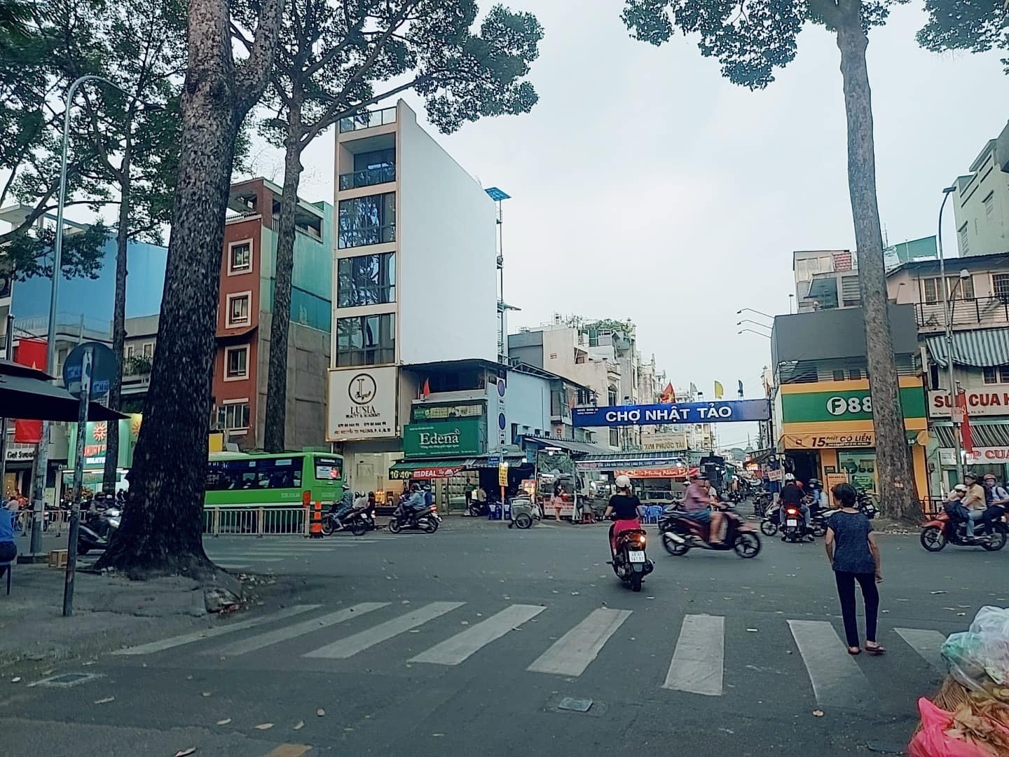 Nhà mặt tiền 2 Tầng Gía Cực Rẻ, kinh doanh rất sầm uất Quận 10, đường Nhật Tảo