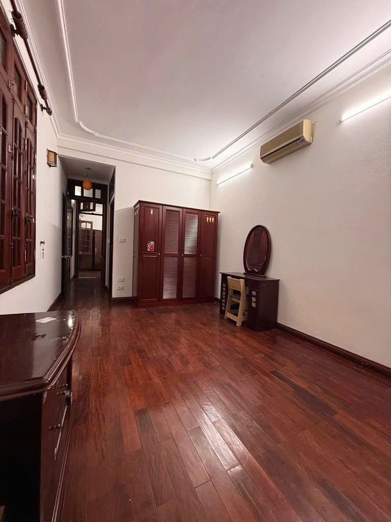 Siêu hiếm bán nhà đại la 4 tầng dân xây lô góc VF3 thông kinh doanh hai bà trưng