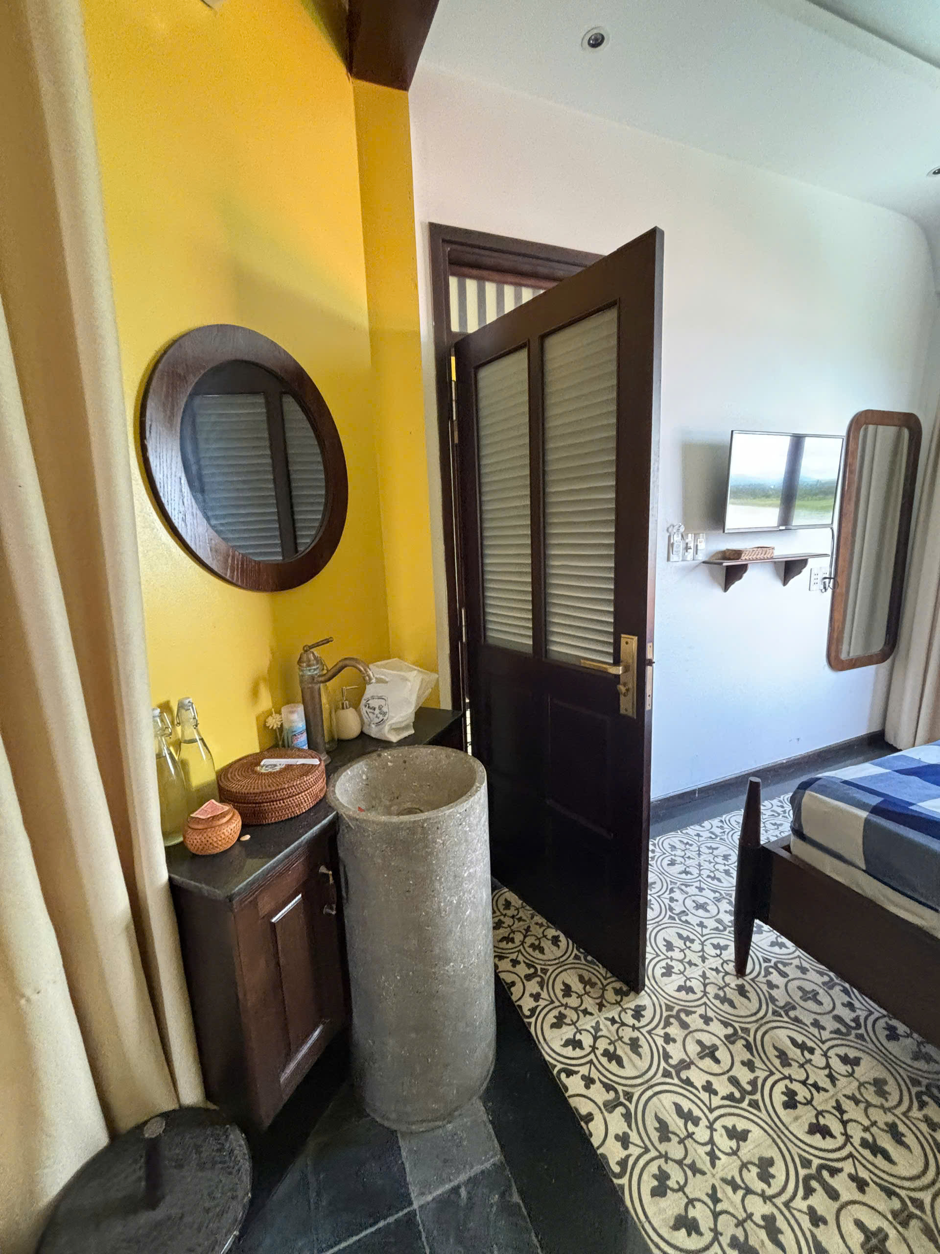 Villa mt Nguyễn Tri Phương - ngay ven sông lớn Thu Bồn cần bán