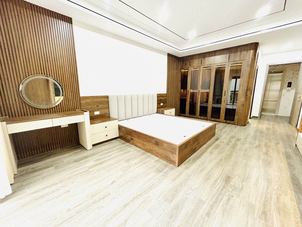 Bán siêu phẩm nhà phân lô lương khánh thiện 7 tầng thang máy long lanh ô tô HM