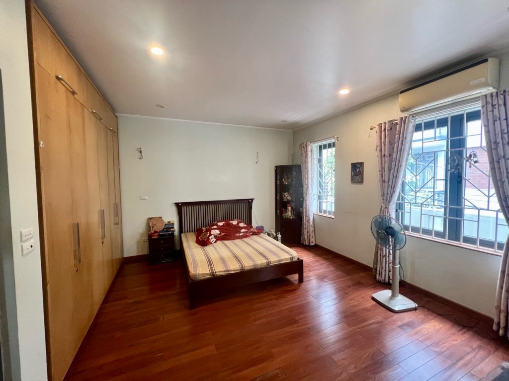 Bán nhà lạc trung 4 tầng phân lô vỉa hè ô tô kinh doanh văn phòng hai bà trưng