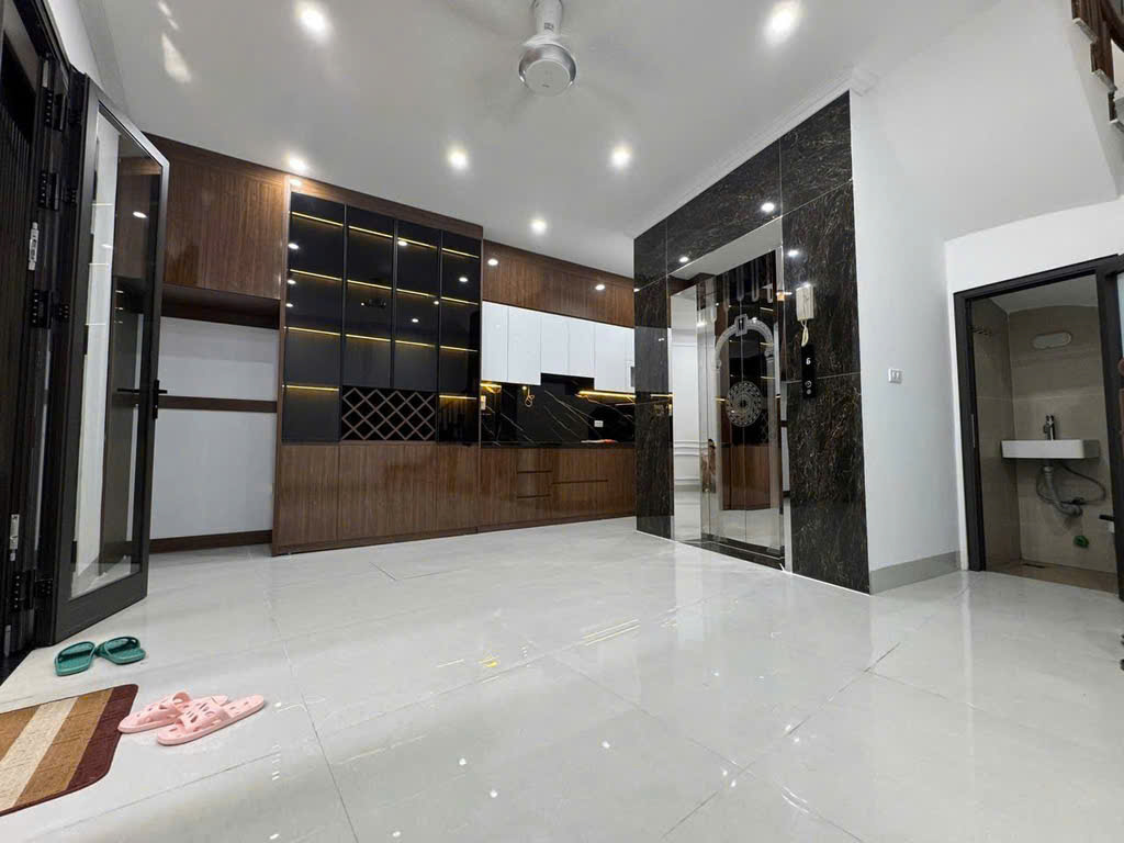 Cơ hội vàng: nhà lô góc gần Hồ Tây, 6 tầng thang máy, cắt lỗ sâu chỉ hơn 11 tỷ
