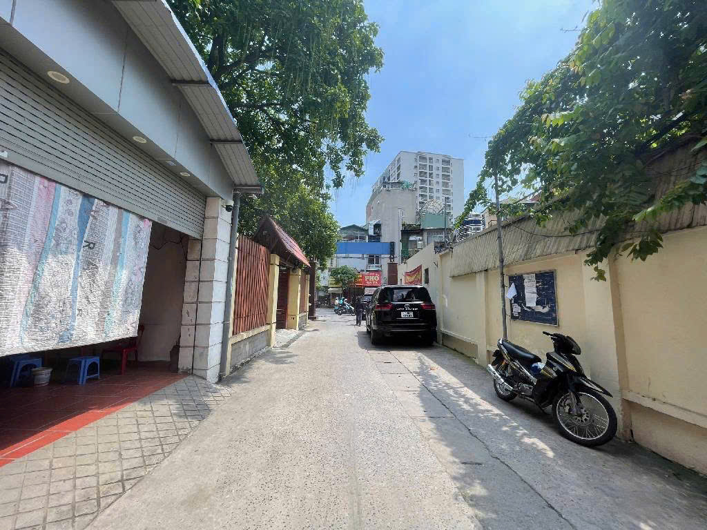 Hiếm! Nhà Đội Cấn, ô tô tránh, 5 tầng, sổ đỏ đẹp, giá chỉ hơn 8 tỉ
