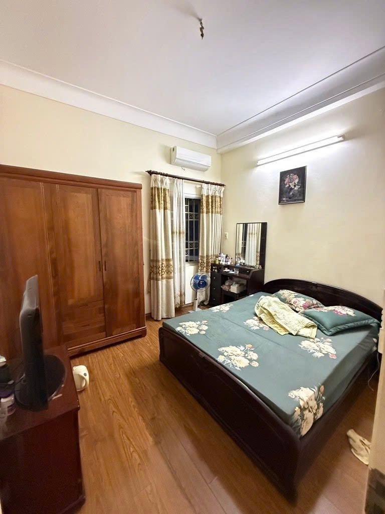 Ô tô phân lô bán nhà 4 tầng dân xây đường hoàng mai