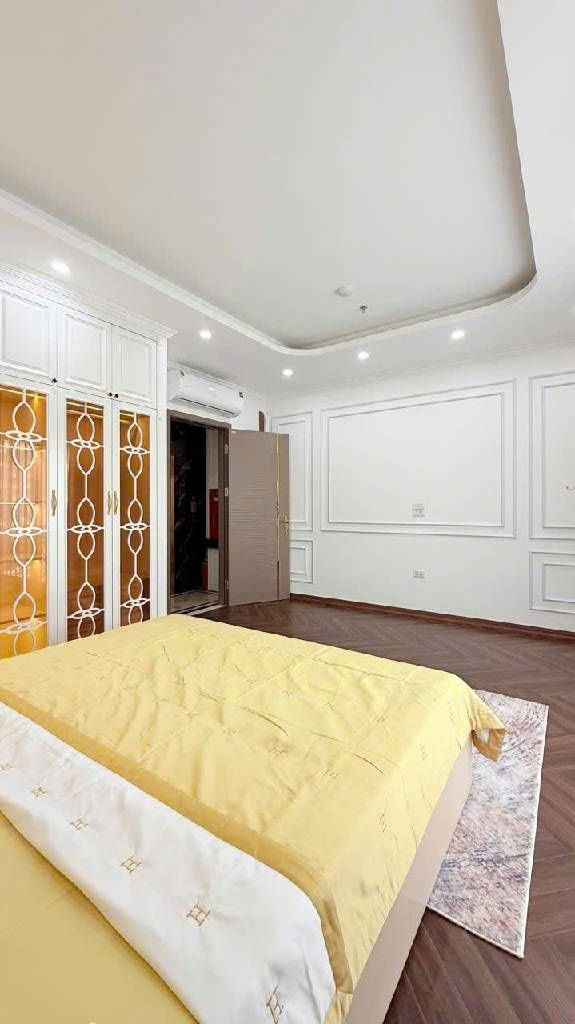 Bán siêu phẩm nhà mặt phố đại la 7 tầng thang máy long lanh hai bà trưng