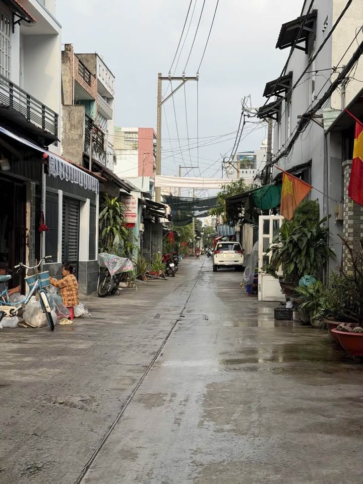 SIEU HOT  NHÀ CHUẨN  LÊ VĂN KHƯƠNG QUẬN 12
+ Dt : 4.4m x 15m 63m2
+ Kc : 3