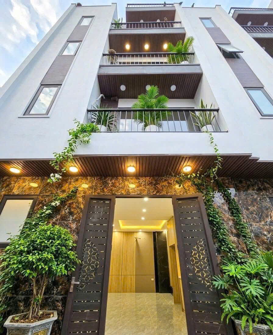 BÁN NHÀ PHÚC LỢI 6 TẦNG,THANG MÁY, FULL NỘI THẤT, NHÀ ĐẸP SANG HIỆN ĐẠI