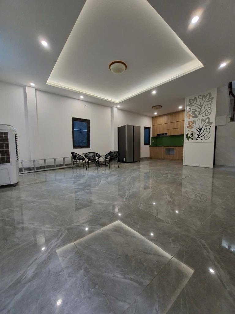 HIẾM BÁN - ĐỨC GIANG - LONG BIÊN - NHÀ DÂN XÂY CHẮC CHẮN - DIỆN TÍCH RỘNG
