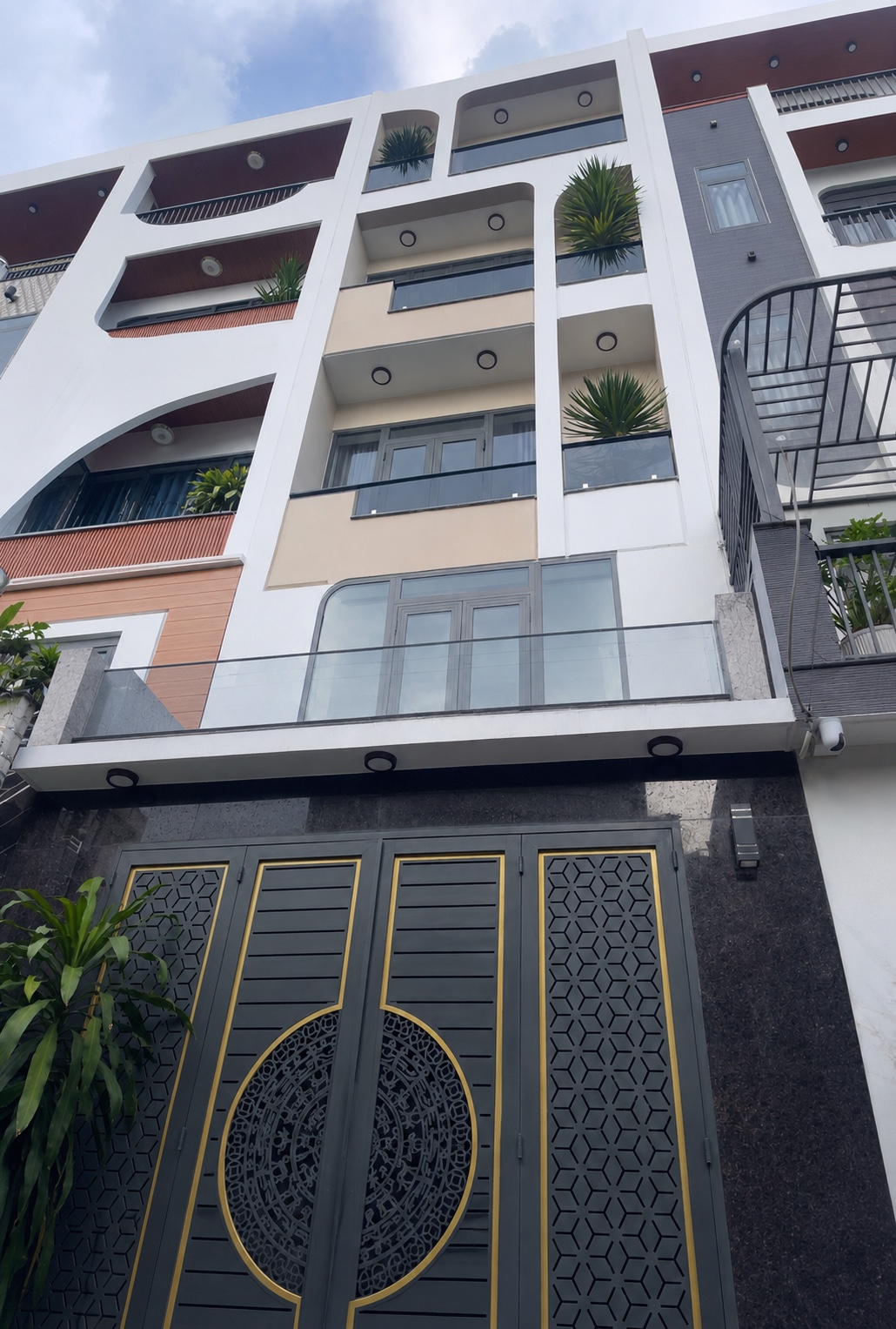 Bán Nhà Mới Xây 5 Tầng Hẻm ô tô 7 Chổ DT gần 60m2 Giá 7,6 Tỷ