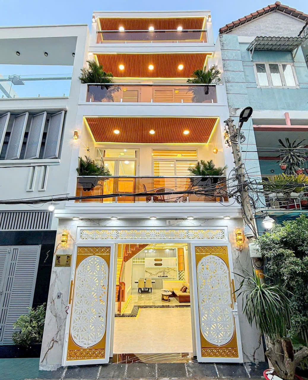 NHÀ MỜI ĐĂNG CẦP XE HƠI ĐẬU CỬA GÒ OMOI QUẬN 7  (5X12) 3 TẦNG -4 PN CHỈ 10,6 TỶ