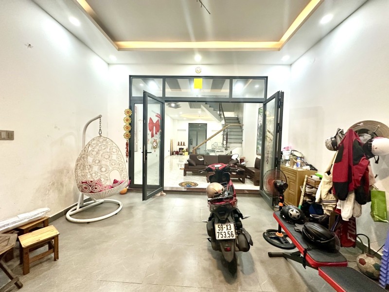 Bán nhà đường số 6, KDC Êm Đềm, Linh Xuân, Thủ Đức, TP HCM. DT 90 m2, 4 tầng.