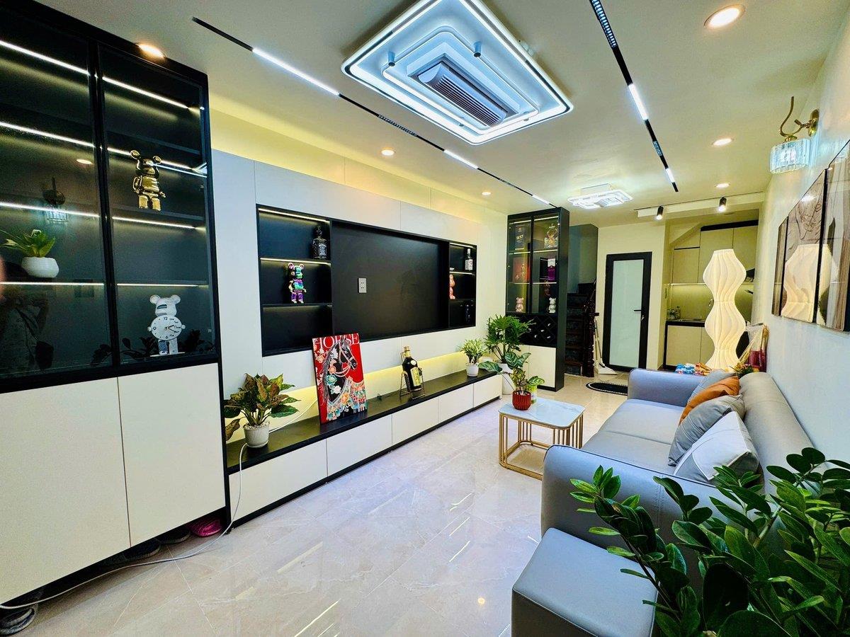 NHÀ 30M - TRUNG TÂM QUẬN HAI BÀ TRƯNG- SÁT PHỐ CỔ - CHỈ 150M RA MẶT PHỐ TRẦN