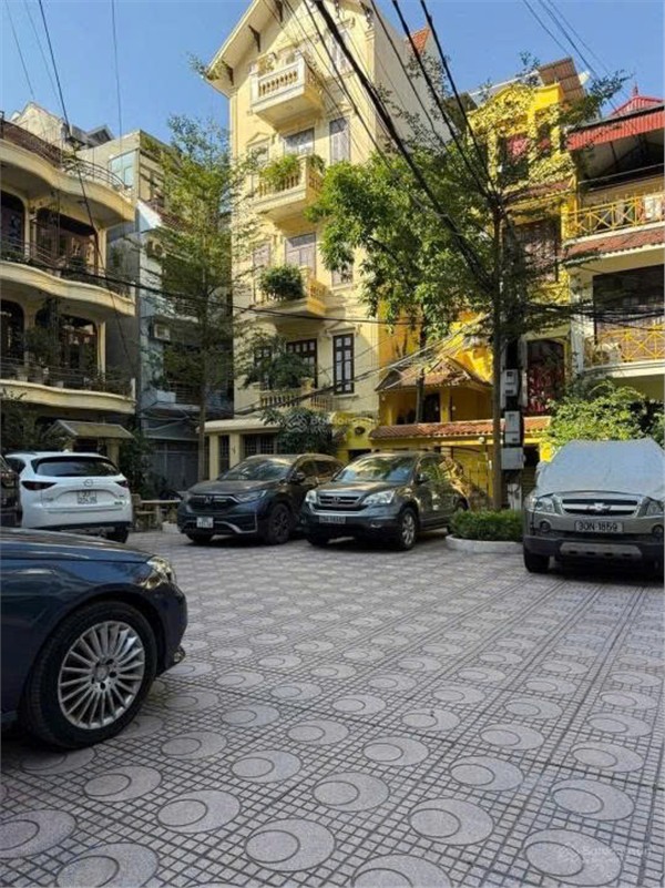 Chỉ 9.9 tỷ-35m x 5T-duy nhất 1 căn có thang máy-ở ngay-giá quá rẻ-Kim Mã, Ba