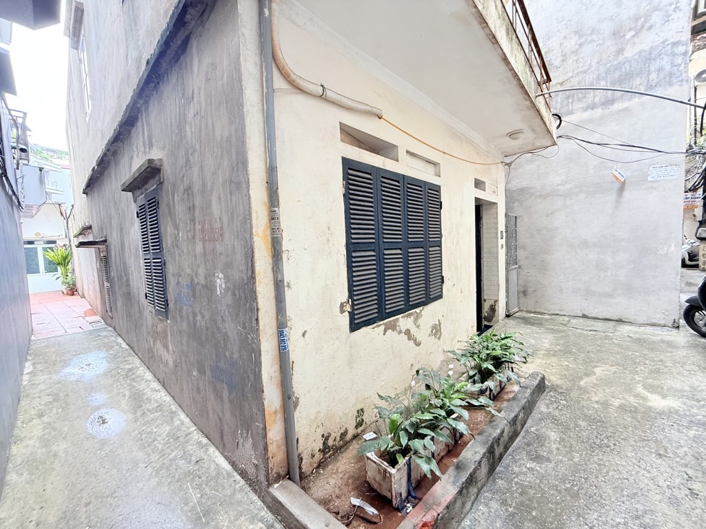 Bán đất ngõ 281 trần khát chân 150M lô góc 80M ra phố hai bà trưng
