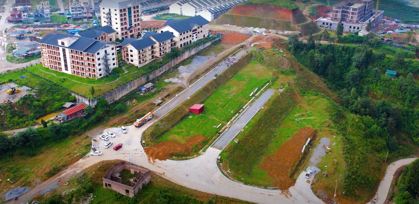Bán đất tặng kèm nhà phố ngay trung tâm thị trấn Sapa, sổ đỏ vĩnh viễn