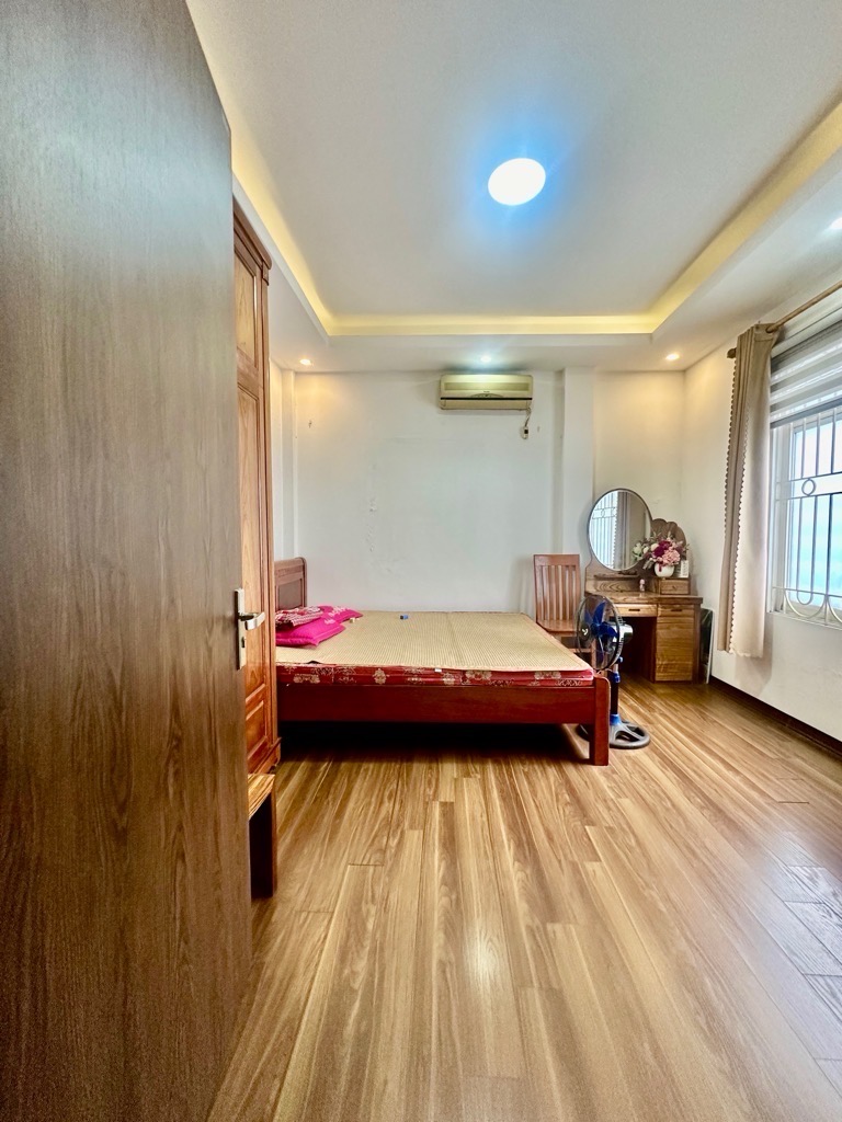 Bán nhà vĩnh hưng 5 tầng ở ngay lô góc ô tô tránh kinh doanh hoàng mai