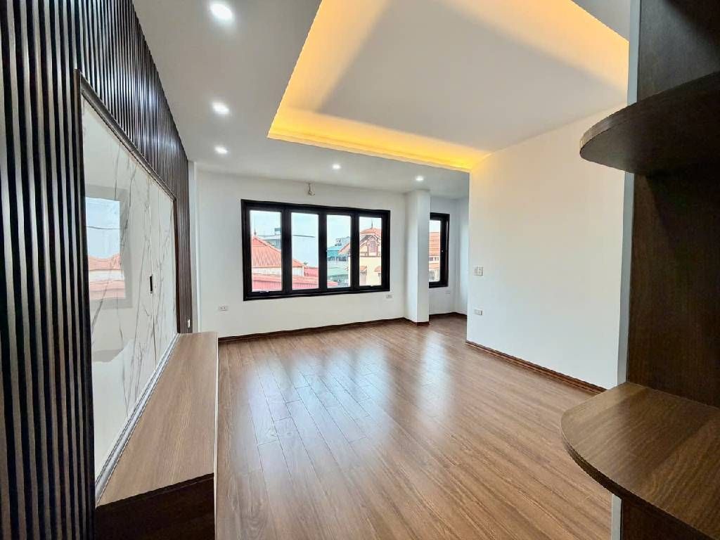 Bán nhà khuyến lương 6 tầng thang máy long lanh lô góc ô tô đỗ cửa hoàng mai