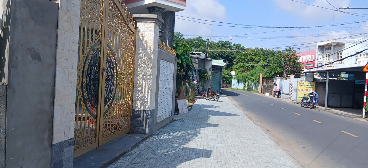 Bán Lô đất MẶT TIỀN đường Hồ Văn Nhánh, 240m2 ( tặng nhà ), KP8, P5. TP Mỹ Tho.