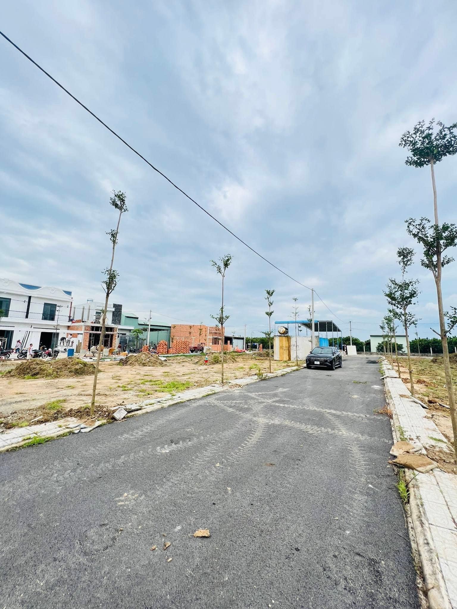 Bán gấp đất khu công nghệ cao Giang Điền, sổ riêng thổ cư 100% mặt tiền đường