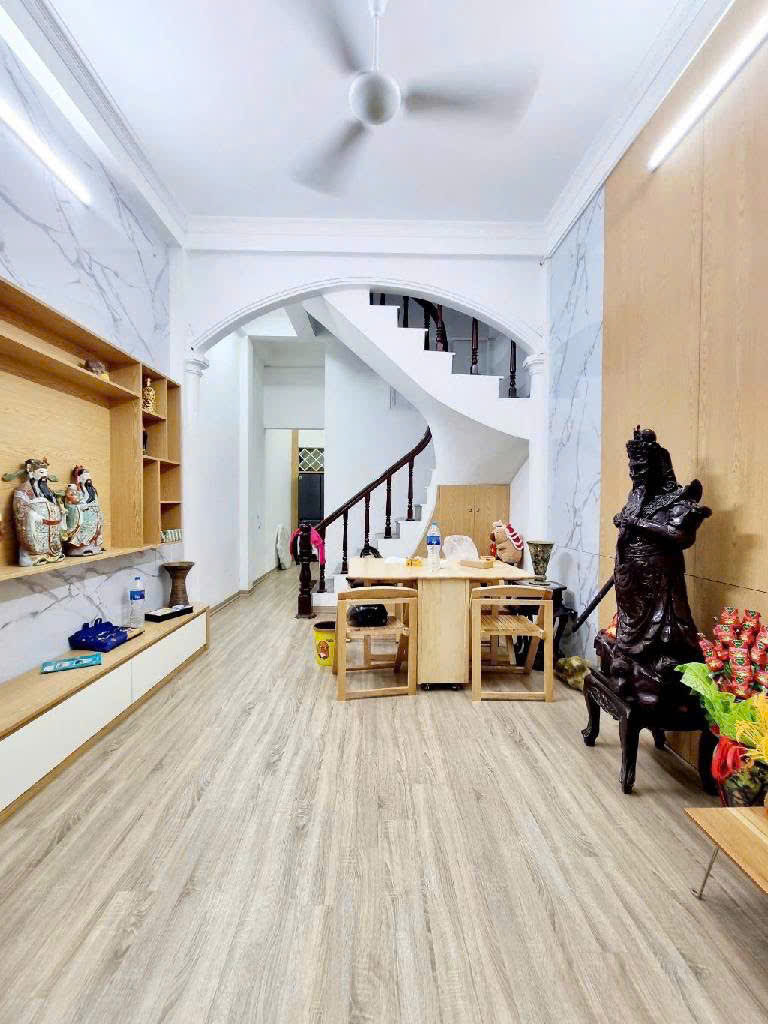 Bán gấp nhà Tân Ấp – 42m², 4 tầng, sổ đỏ chính chủ, giá chỉ 7.3 tỉ