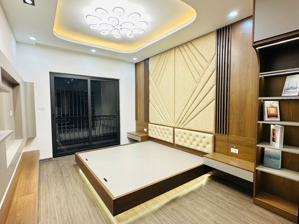 Trương định bán nhà 5 tầng thang máy long lanh ngõ thông hoàng mai