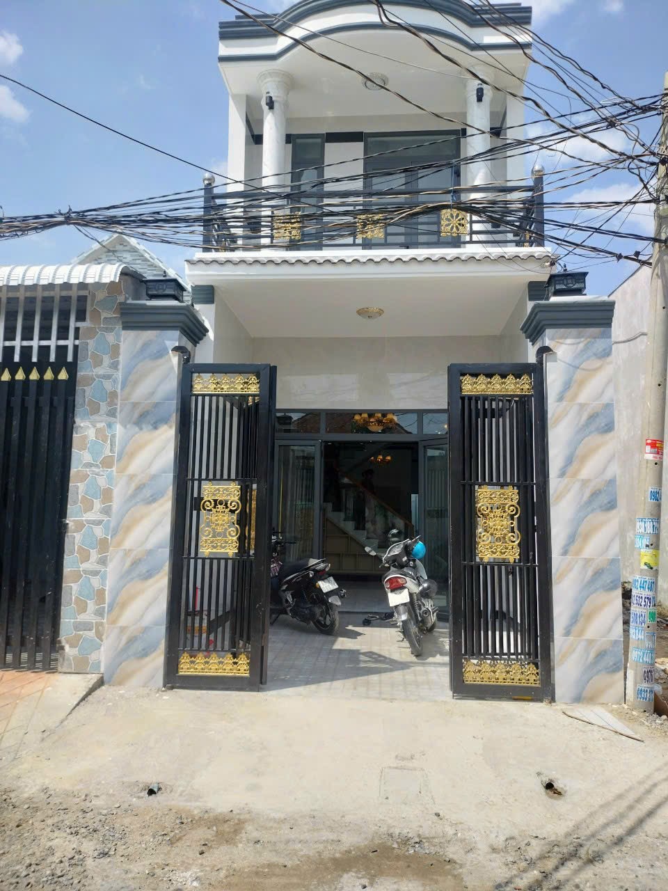 Cần bán nhà mặt tiền xã tân quý tây - hưng long