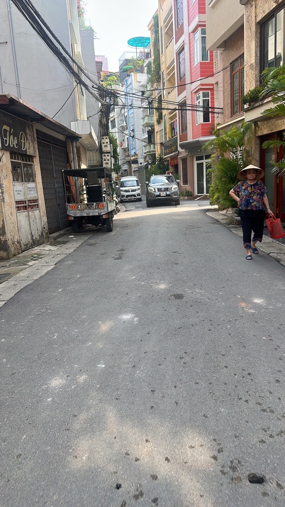 Bán 90M mặt phố yên lạc tặng nhà hai bà trưng