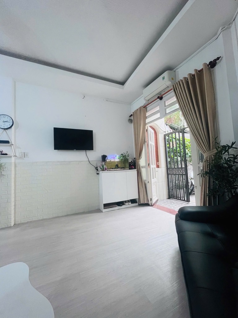 Bán nhà mặt tiền Bến Văn Cấm; 41m2; 2 tầng; tiện cho thuê; sổ hồng hoàn công