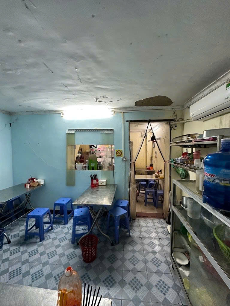 Mặt phố 8 tháng 3 mua 1 được 2 bán nhà tập thể 90M tầng 1 ô tô kinh doanh hai bà