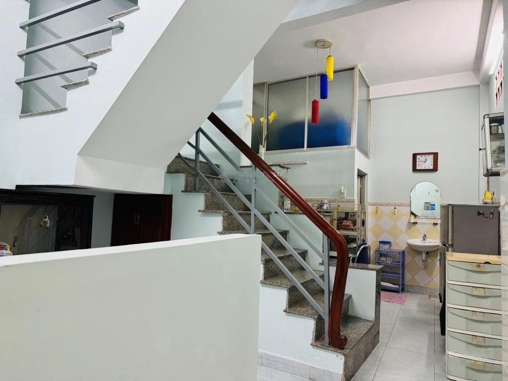 VIP QUẬN 1 HẺM XE HƠI CẠNH MẶT TIỀN 3 TẦNG BTCT