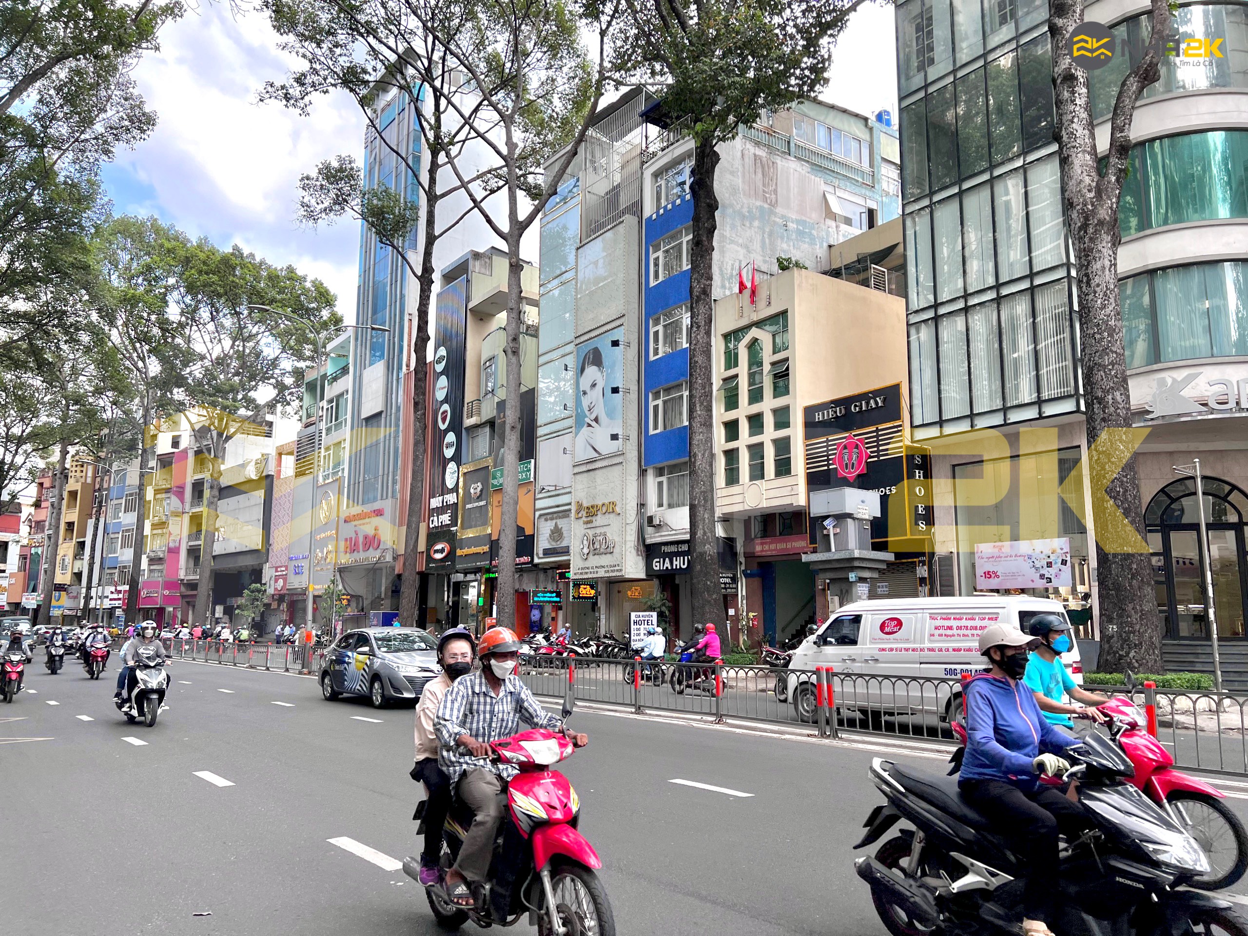 Bán nhà mặt tiền DT 6X20m, vị trí đắt địa kinh doanh sầm uất, giá chỉ 20 tỷ