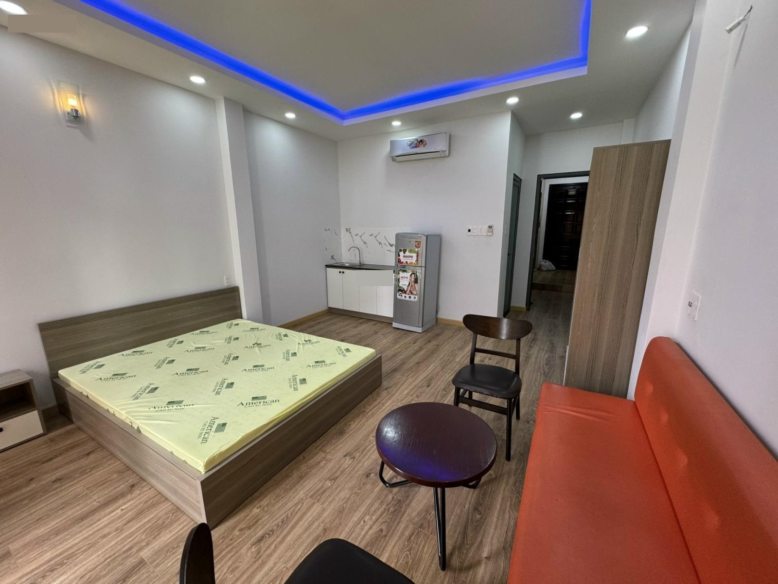 Cần bán gấp nhà mặt tiền ngay chợ Bà Hạt Q10 - DT~100m2 (4,5x22m) - đẹp mới xây