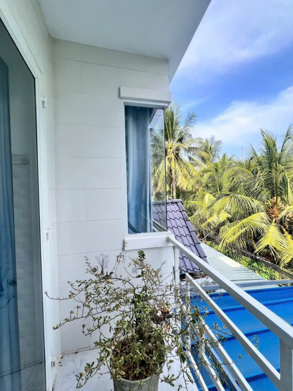 Ấp 3 Trung An. TP Mỹ Tho cũ. NHÀ LẦU ĐÚC  đường rộng,CÓ SÂN đậu xe h.ơi 7 chỗ Gi